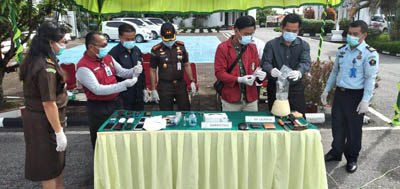 Kejari Kuansing Lakukan Pemusnahan Barang Bukti Perkara yang Sudah Incracht Tahun 2020  